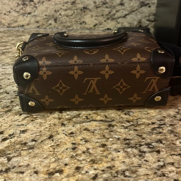 Leather crossbody with gold optional chain 8 long 6 high 3 deep - Picture 4 of 6